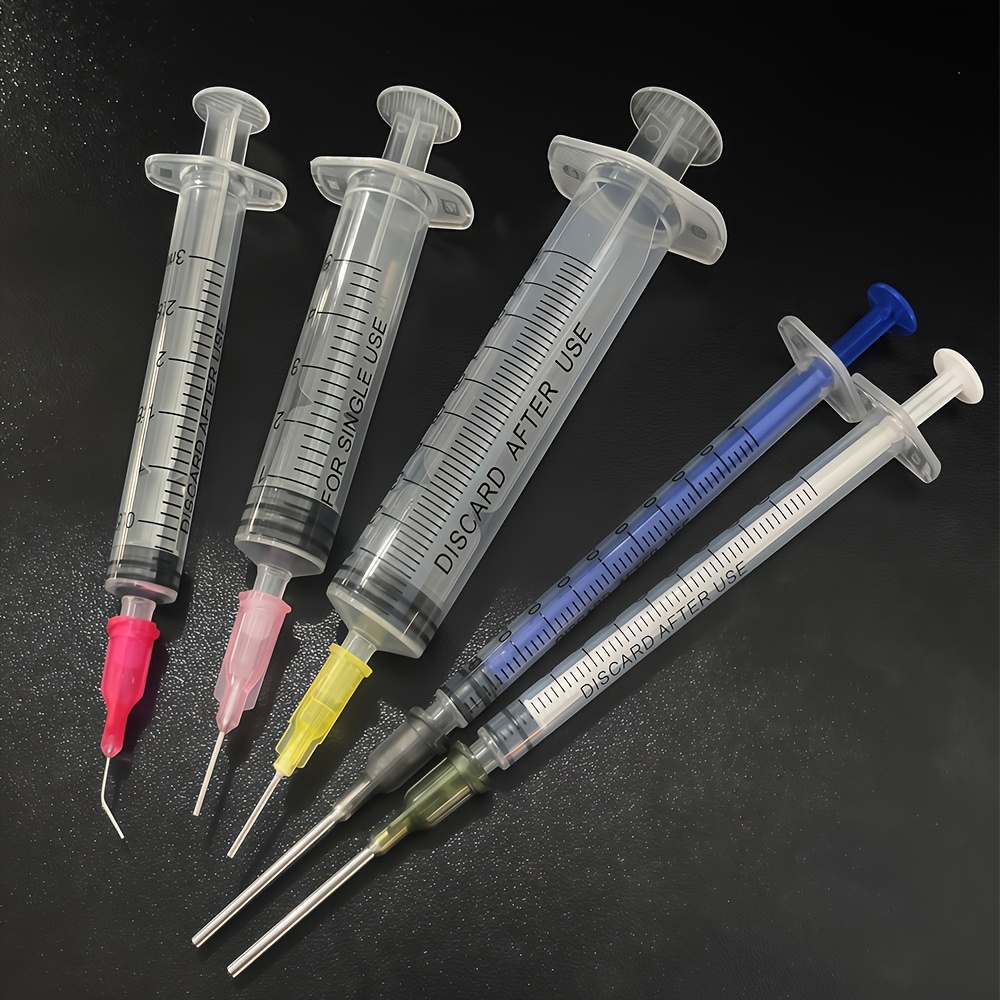 Lab Equipment - Een set precisielaboratoriumspuiten met diverse accessoires,
